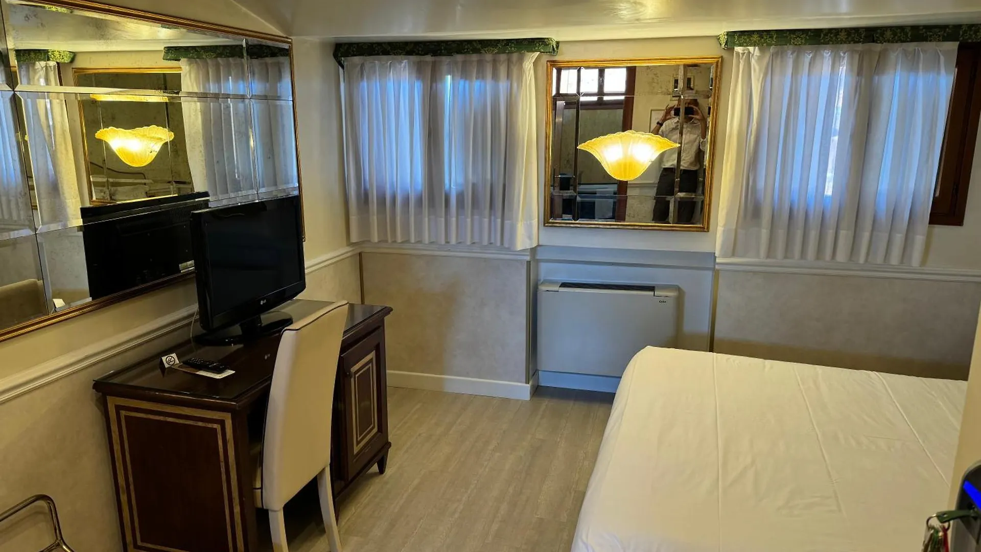 Alloggi Arlecchino Venice Guest house
